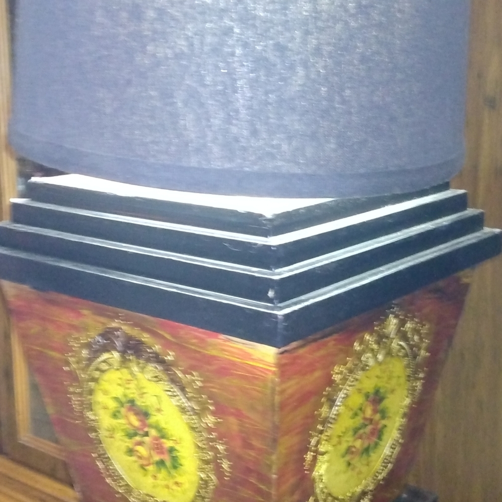 Lamp w/Brand New Shadr